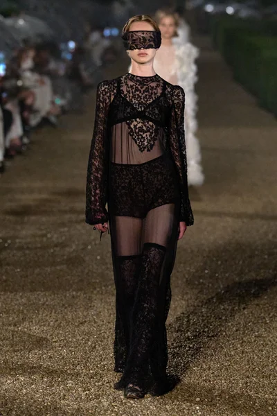 Look 25